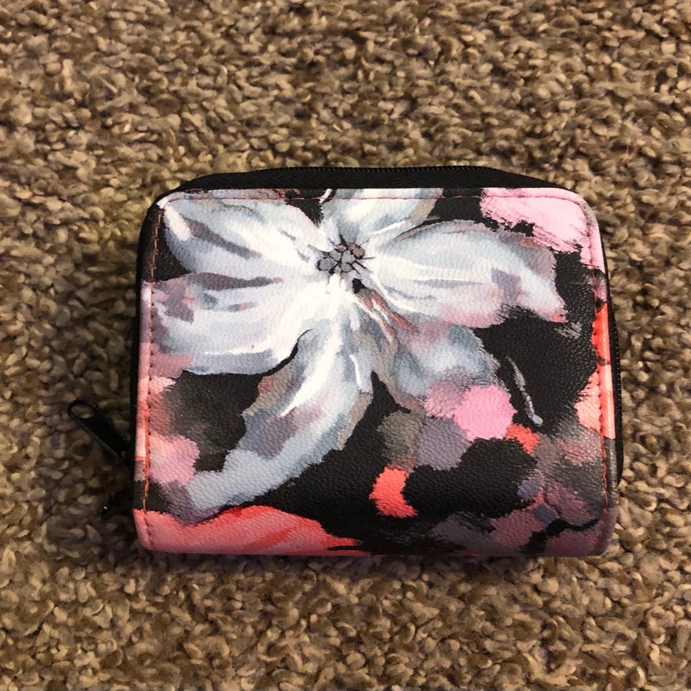 Smal faux leather floral full zip around wallet